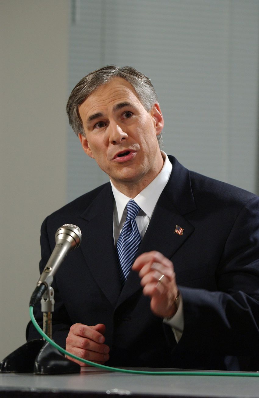 Texas Attorney General candidate Greg Abbott debates former Austin Mayor Kirk Watson debate at KERA-TV studios in Dallas on Oct. 24, 2002.